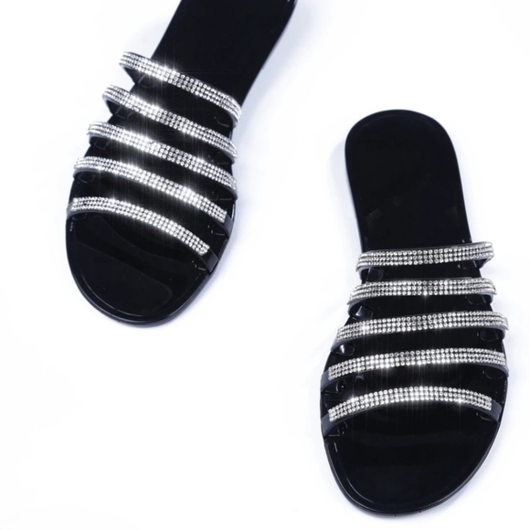 💗ARRIVED 💗Sexy diamond flat black sandals - Picture 3 of 8